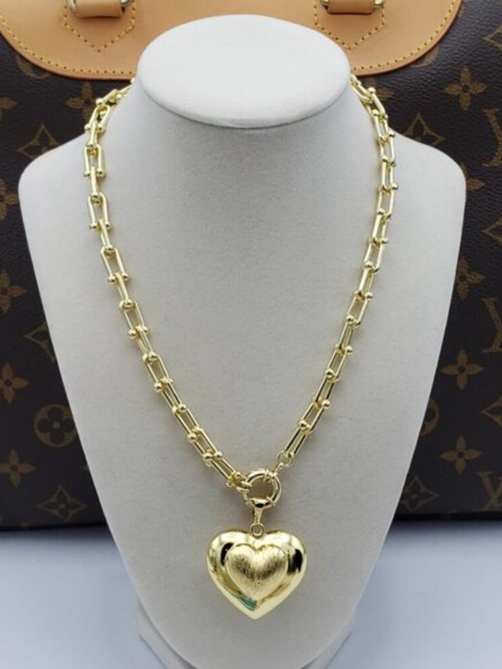 18k Gold Plated Heart Pendant Horse Shoe Necklace - Picture 10 of 10